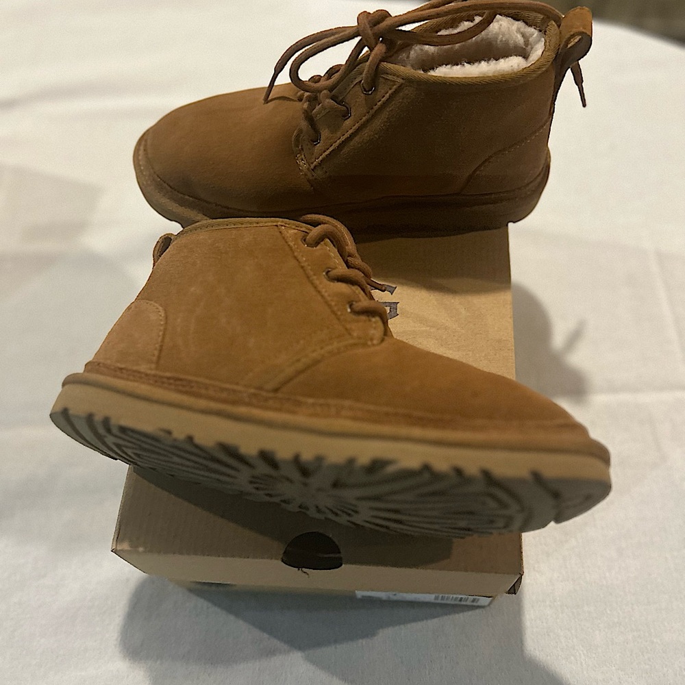 Ugg size 7 Tan